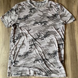 Express Men’s Camo T-Shirt